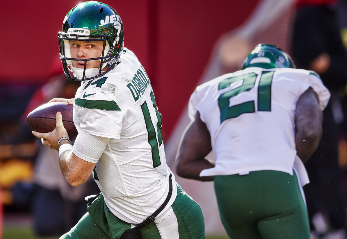Sam Darnold looks upfield after executing a play-action fake for the Jets